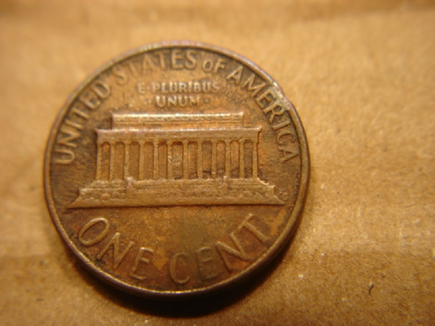 Copper-Lincoln-Memorial-Cent--Capped-Die-Error---Missing-Copper-Obv?
